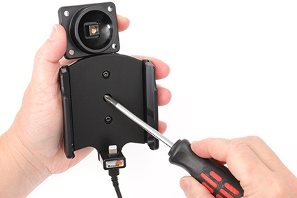 Brodit Aktiv hållare med USB-kabel och cigg-adapter, Apple iPhone 13/13 Pro/14/14 Pro