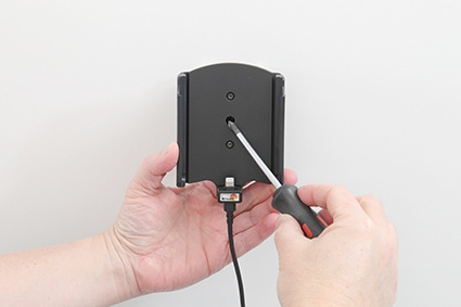 Brodit Aktiv hållare med USB-kabel och cigg-adapter, Apple iPhone 13 Pro Max/14 Plus/14 Pro Max