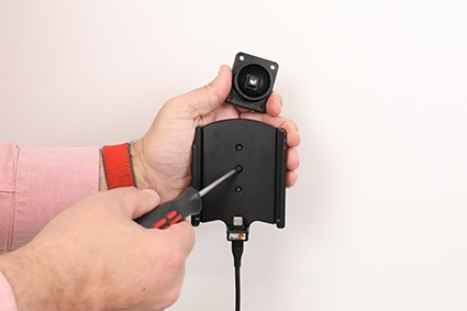 Brodit Aktiv hållare med USB-kabel och cigg-adapter, Apple iPhone 15 Pro Max 