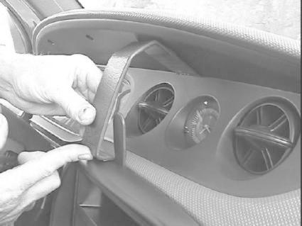 ProClip Monteringsbygel Daihatsu YRV 01-07, Centrerad